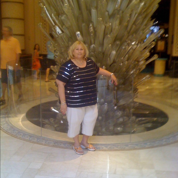 Meet your Posher, Monica - Picture 1 of 1